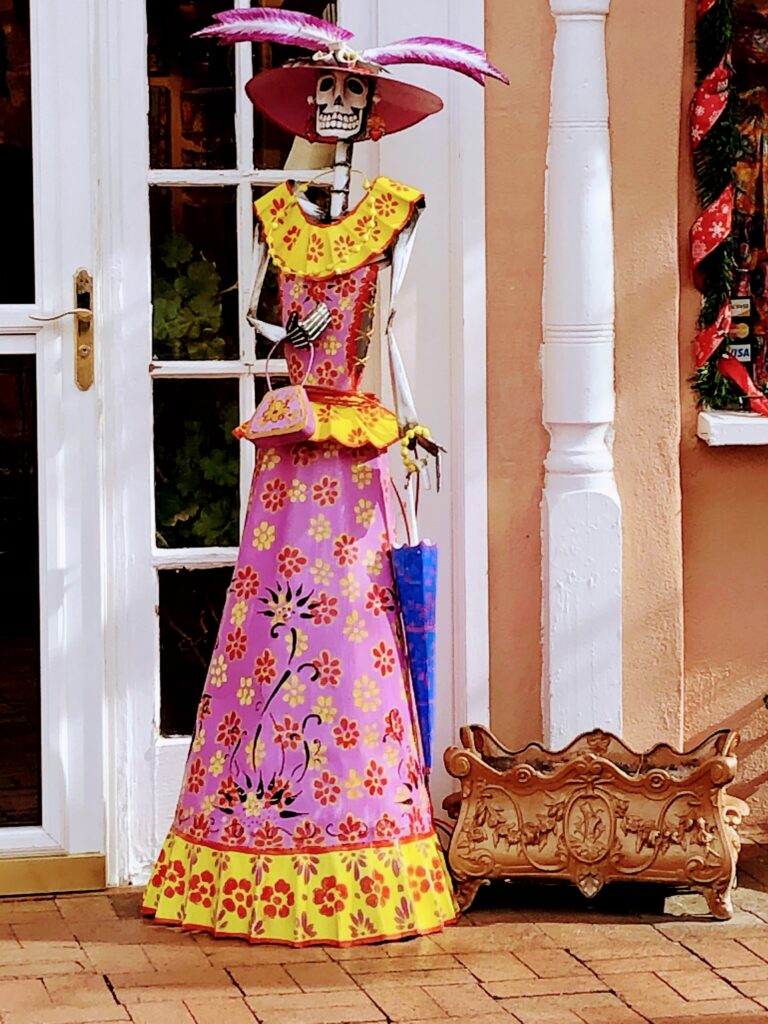 Albuqueque-day-of-the-dead maniquin dressed in ladies outfit and skull mask like the day of the dead in albuqueque new mexico